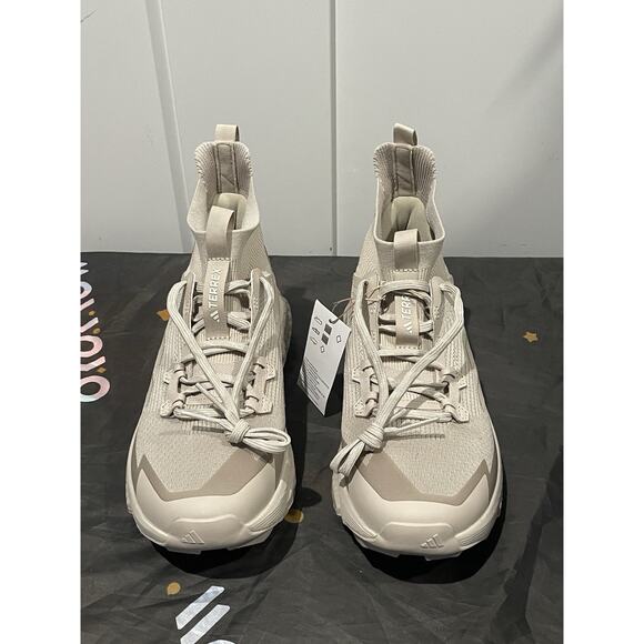 New Women’s 7.5 Adidas Terrex Free Hiker 2 Hiking Beige Athletic Shoes IF7120 - Picture 2 of 10